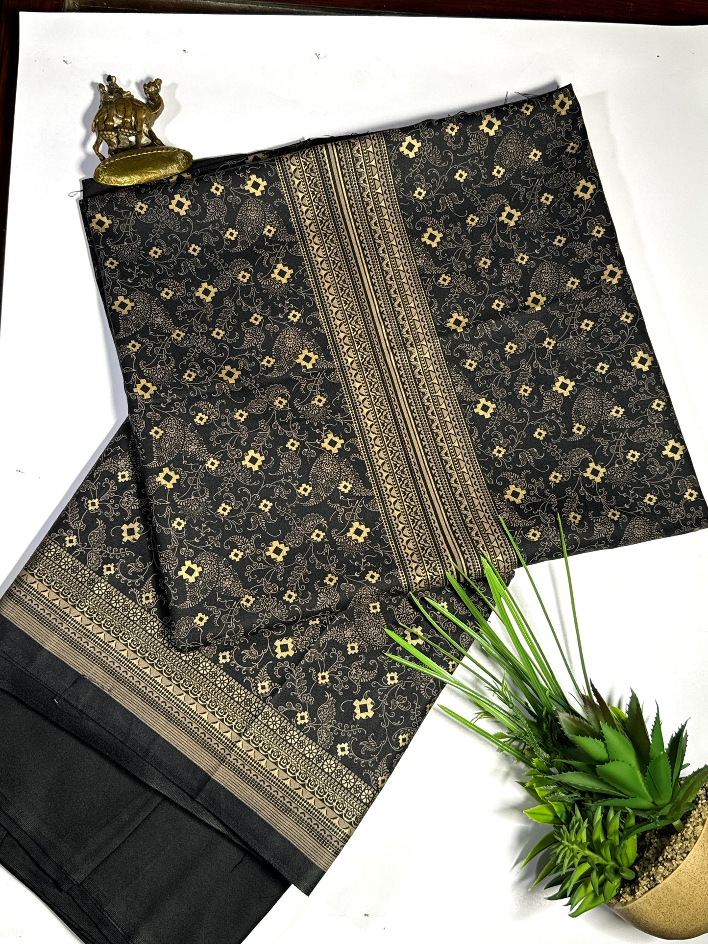 3 PC Dhanak printed Black suite with Dyed Trouser